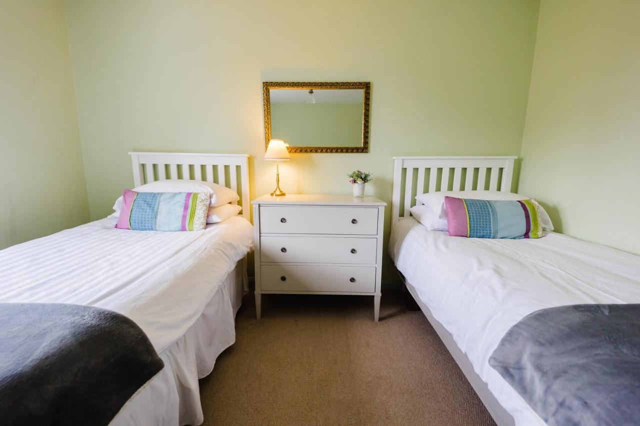 May Tree Cottage Manorbier 5 Mins From The Beach Sleeps 4 Exterior photo