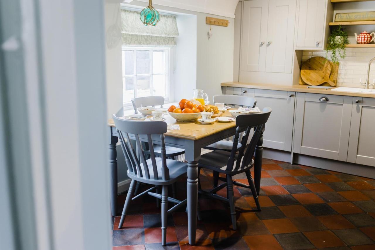 May Tree Cottage Manorbier 5 Mins From The Beach Sleeps 4 Exterior photo