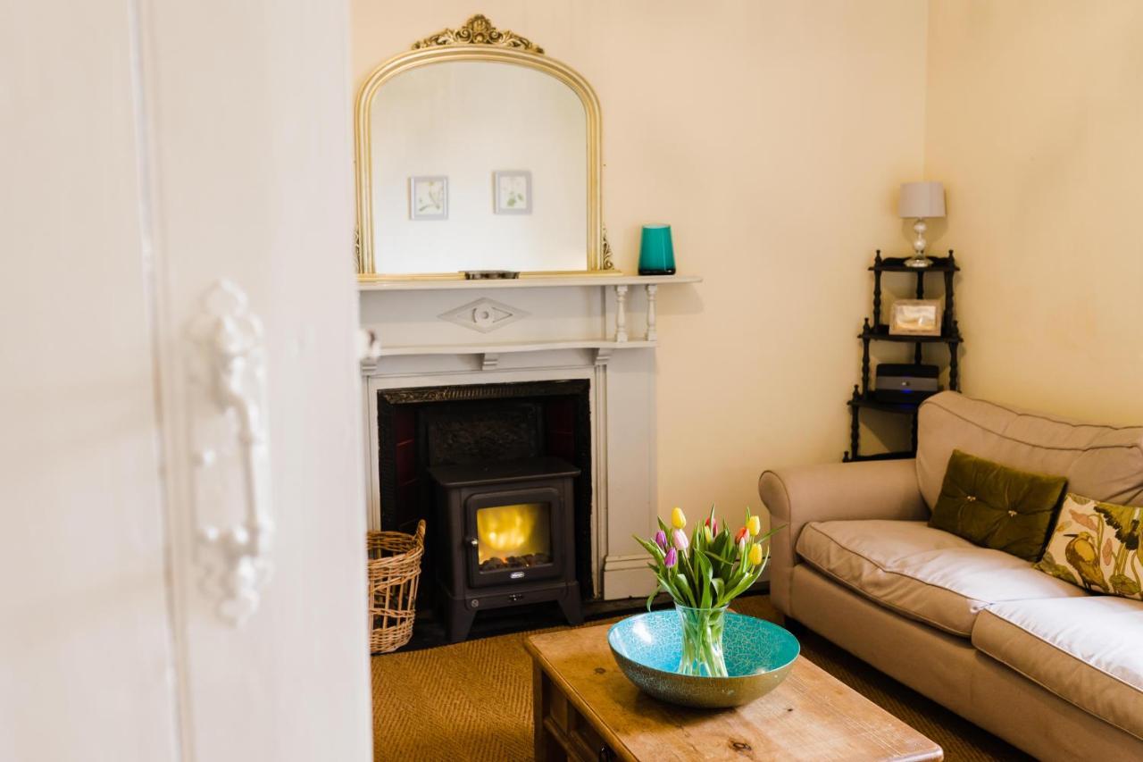 May Tree Cottage Manorbier 5 Mins From The Beach Sleeps 4 Exterior photo