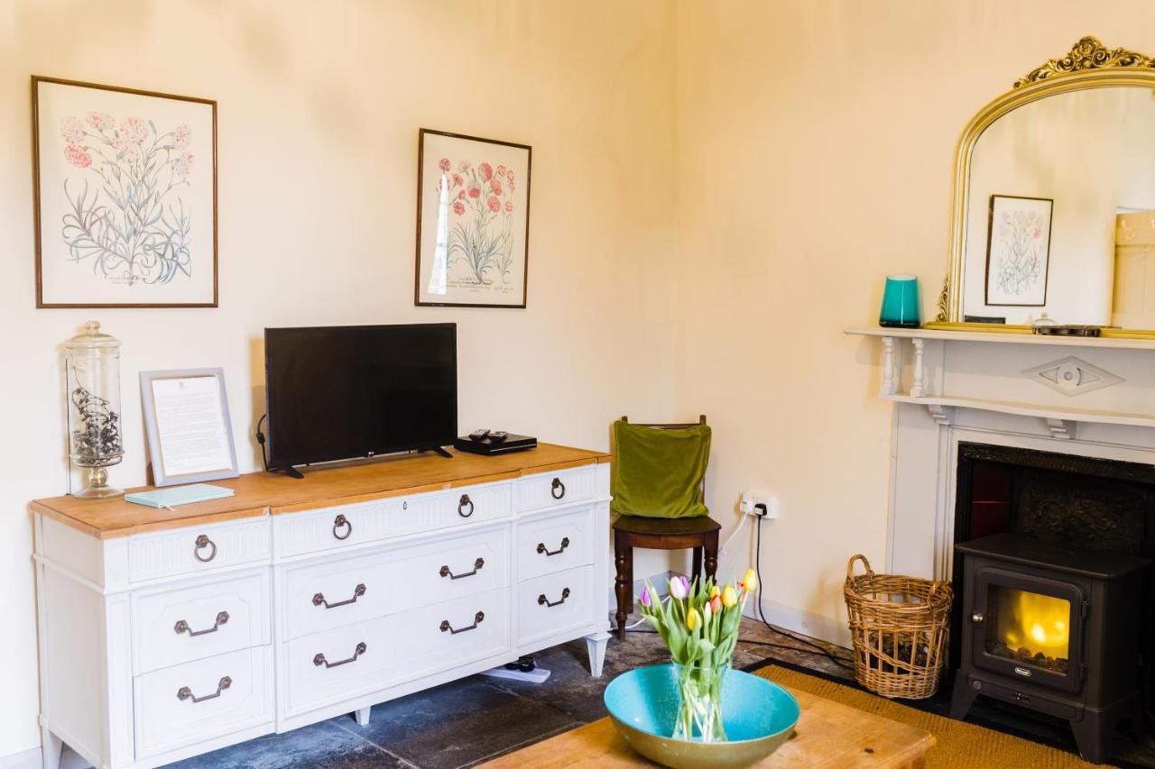 May Tree Cottage Manorbier 5 Mins From The Beach Sleeps 4 Exterior photo