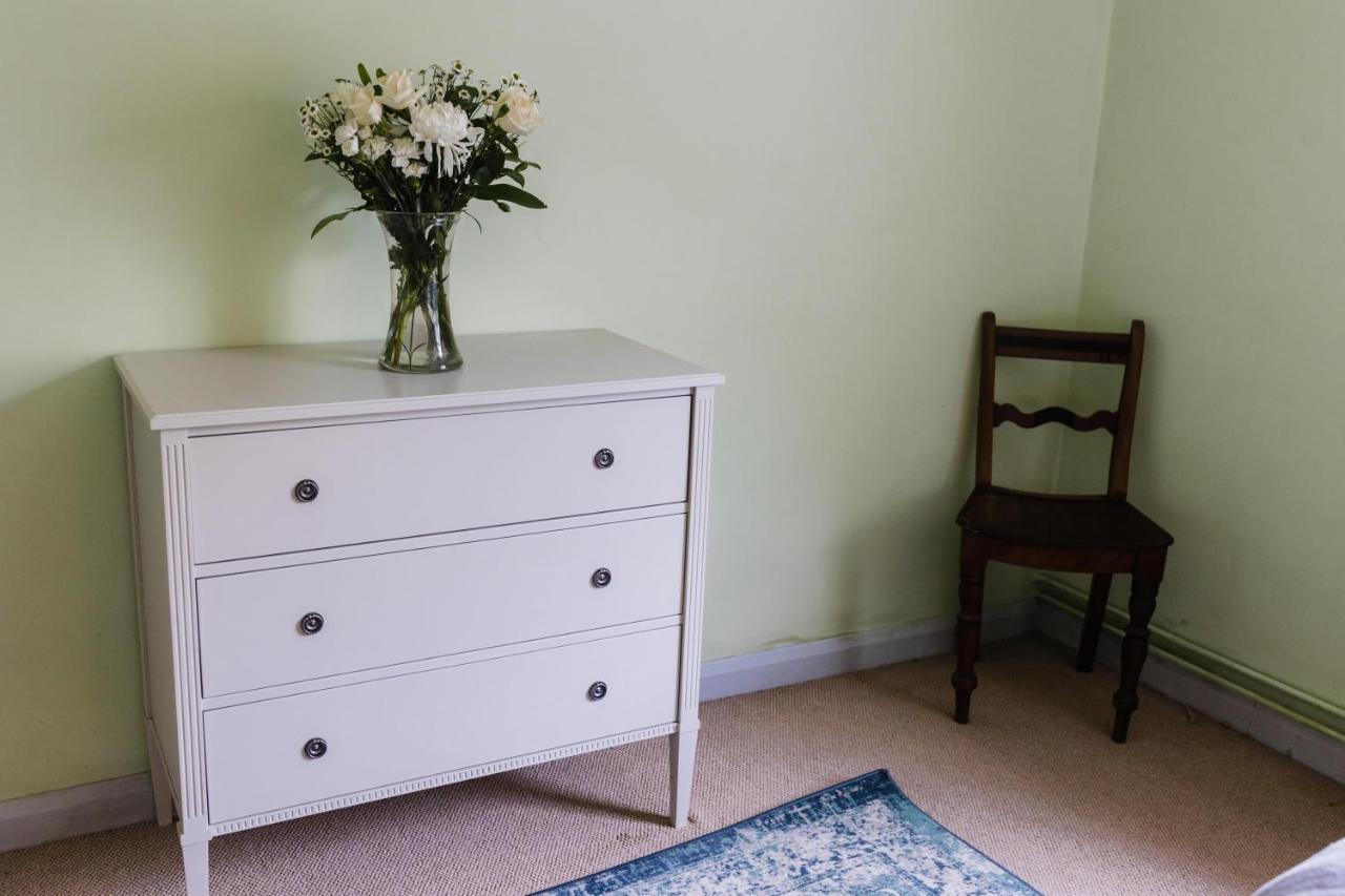 May Tree Cottage Manorbier 5 Mins From The Beach Sleeps 4 Exterior photo