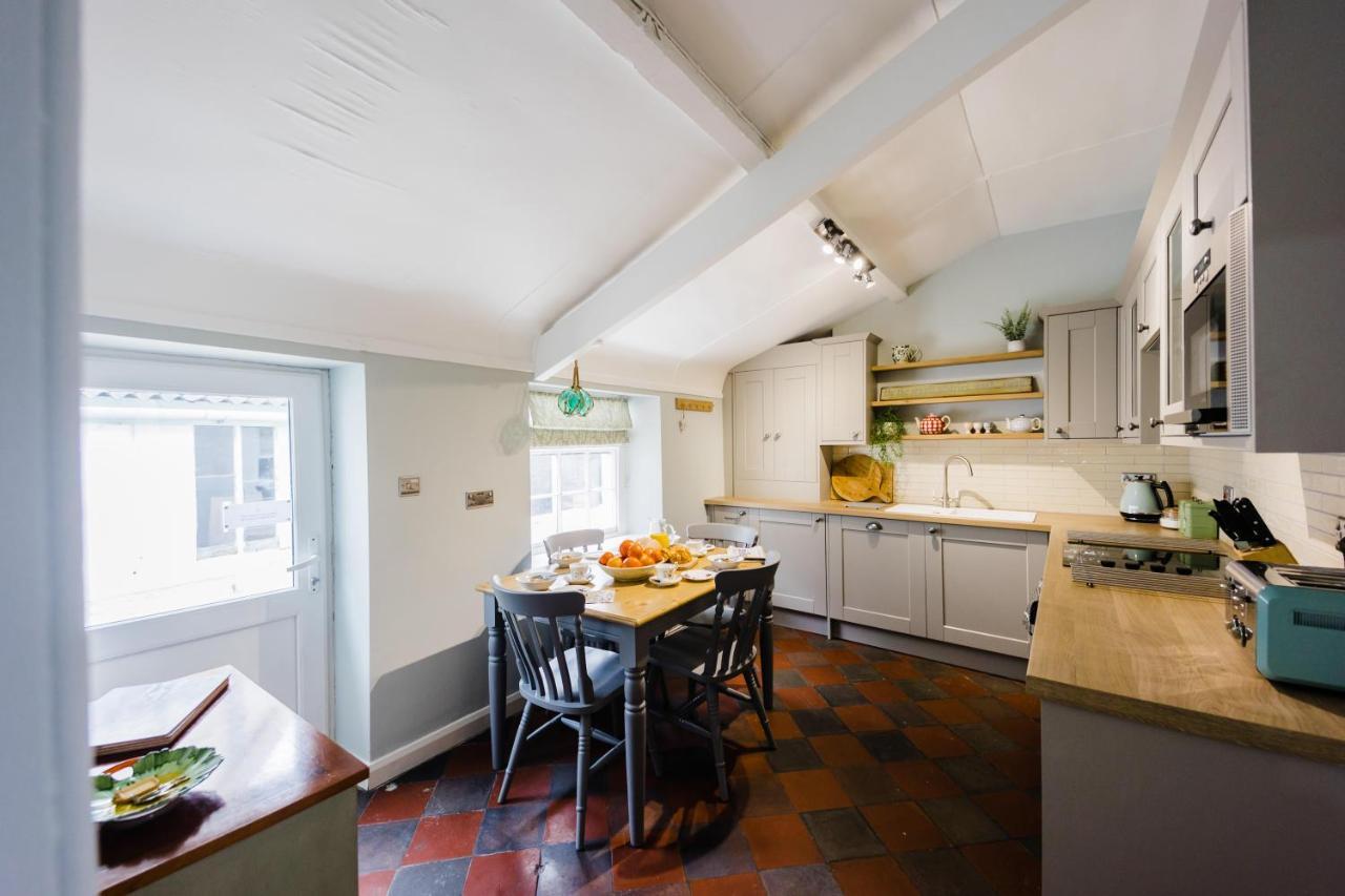 May Tree Cottage Manorbier 5 Mins From The Beach Sleeps 4 Exterior photo
